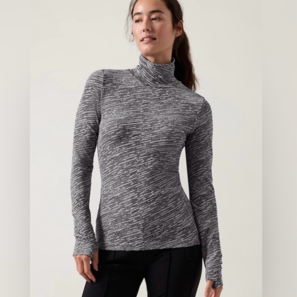 ATHLETA Flurry Seamless
Turtleneck Top, black and white